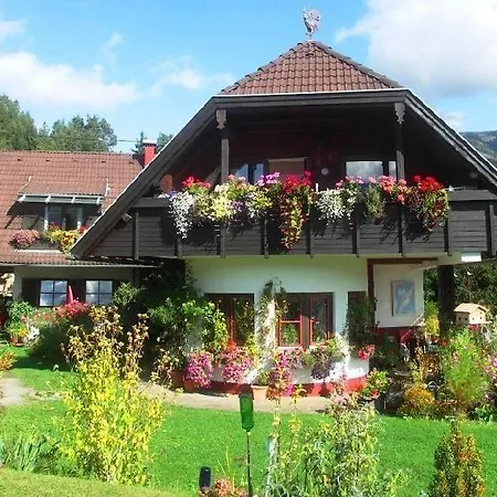 Haus-krista-apartment-heide-garten-und-goldeckblick Lejlighed